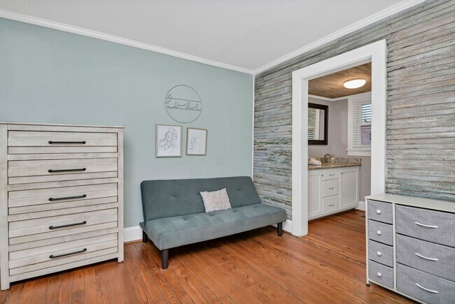 Building Photo - Walkable State Street Gem in the Heart of West Columbia