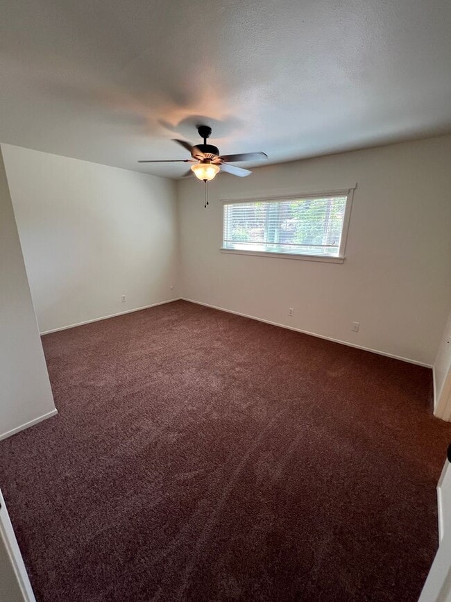 Building Photo - FOR RENT 3+1 IN SIMI VALLEY