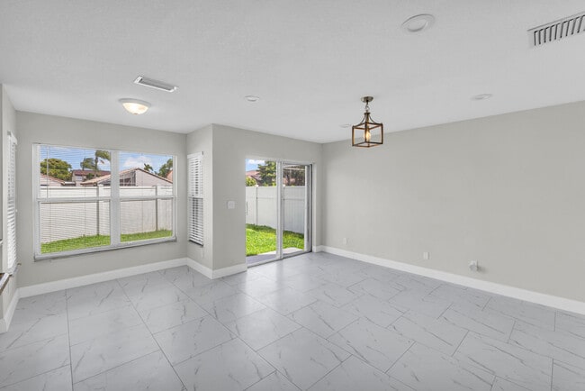 Building Photo - 491 SW 182nd Way