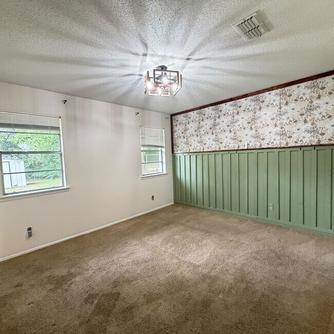 Building Photo - 728 Amity Ln