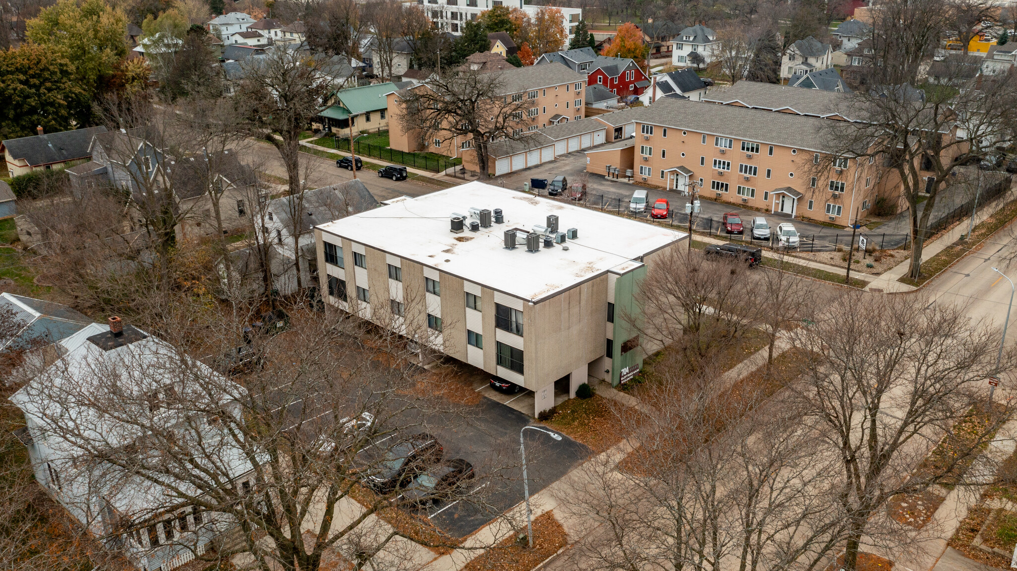 Building Photo - 704 E Center St