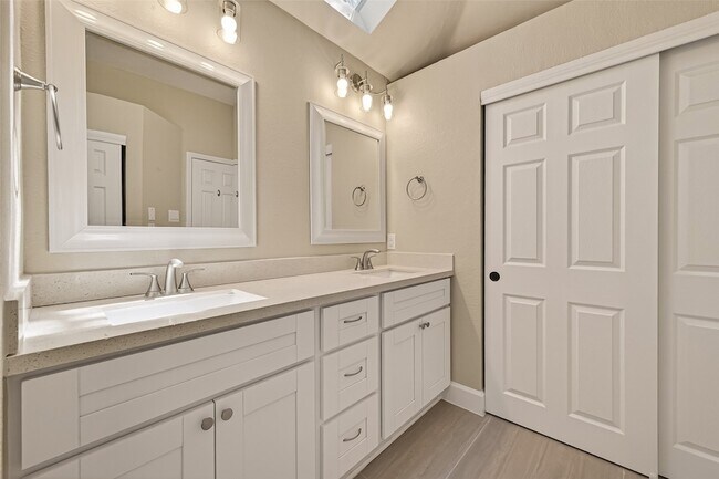 Building Photo - 3834 Carya Cir