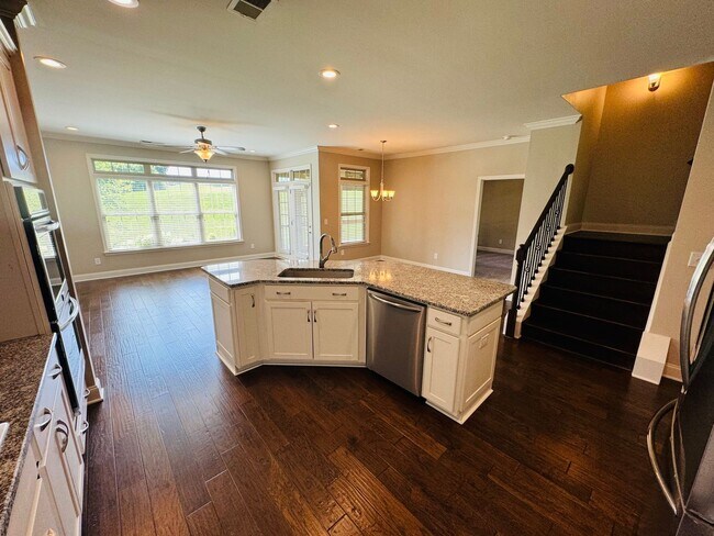Building Photo - 2-Level Condo in Five Oaks of Lebanon