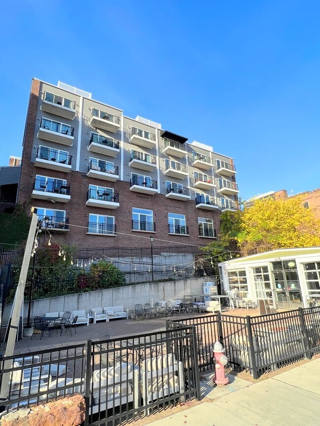 Building Photo - 1 Bedroom Apartment in Lynchburg
