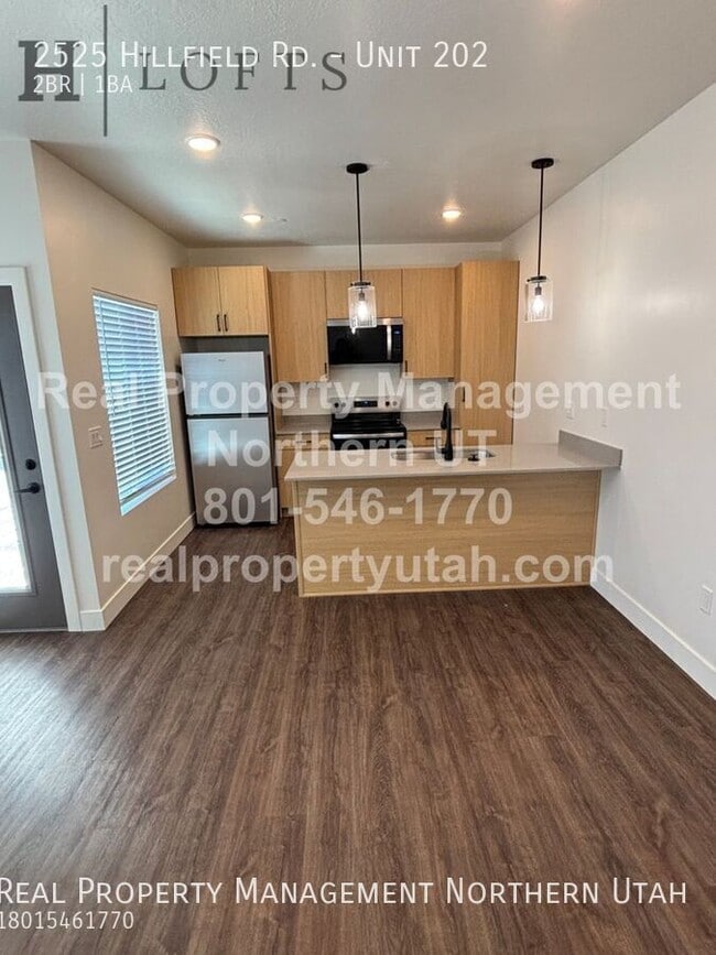 Building Photo - 2525 Hillfield Rd.-Unit 202