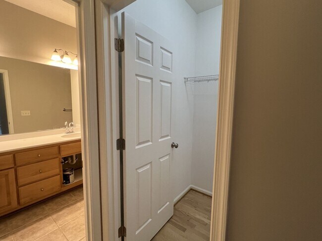 Building Photo - Beautiful Port Warwick Townhome.