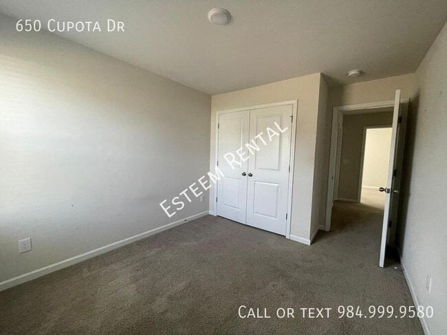 Building Photo - 650 Cupota Dr