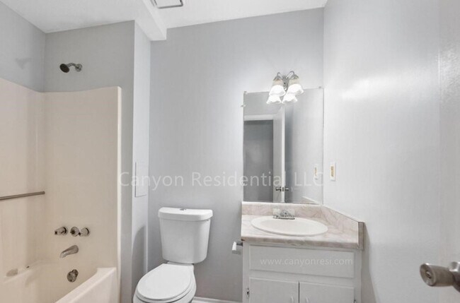 Building Photo - 5825 Vernier Dr SW