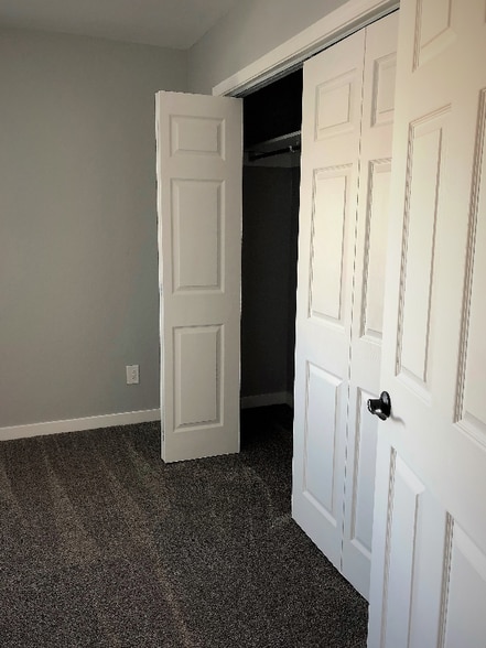 Building Photo - 471 Paxon St