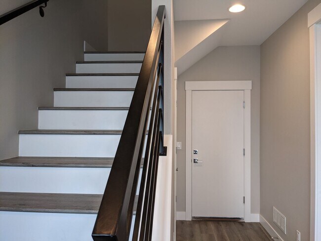 Building Photo - Modern 3-Bedroom Home in Prime Arvada Location