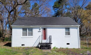 Building Photo - 2 bedroom home