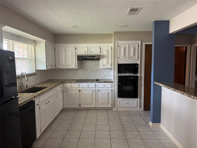 Building Photo - 16407 Havenhurst Dr