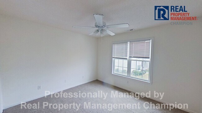 Building Photo - Upper Level Condo in Holton Place w/Community Pool