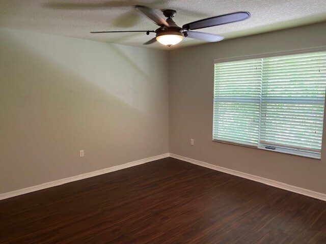 Huge Master Bd - 455 Belle Montclair Loop