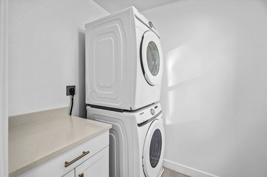 Building Photo - 10002 Central Ave