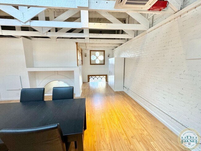 Building Photo - Huge Spacious 1BR|1BA loft in Lower Haight