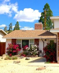 Building Photo - One Bedroom, One and a Half Bath Home in S...