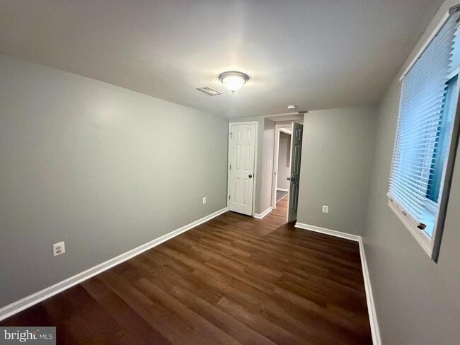 Building Photo - 1627 Quarter Ave