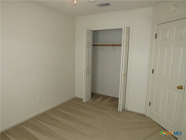 Building Photo - 2706 David Dr