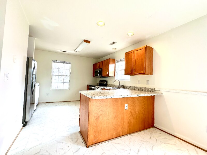 Building Photo - 1419 Burgess Ln
