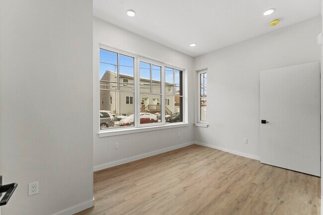 Building Photo - 24-28 Mt Pleasant St