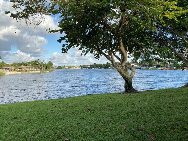 Building Photo - 1305 NW 122nd Terrace