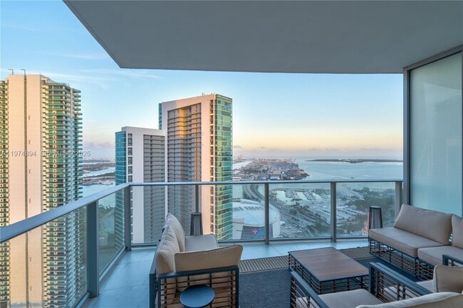 Building Photo - 851 NE 1st Ave