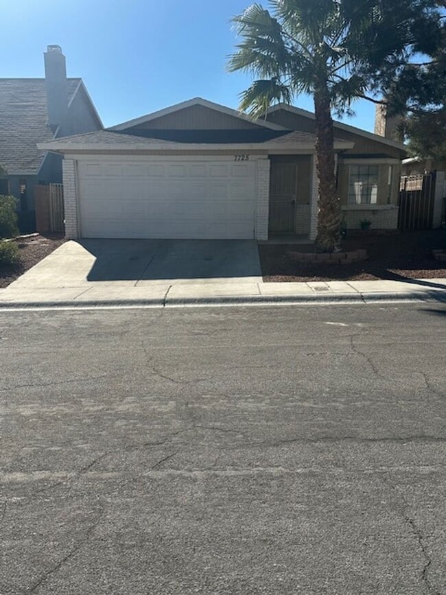 Building Photo - 2 bedroom one story. NO CARPET!