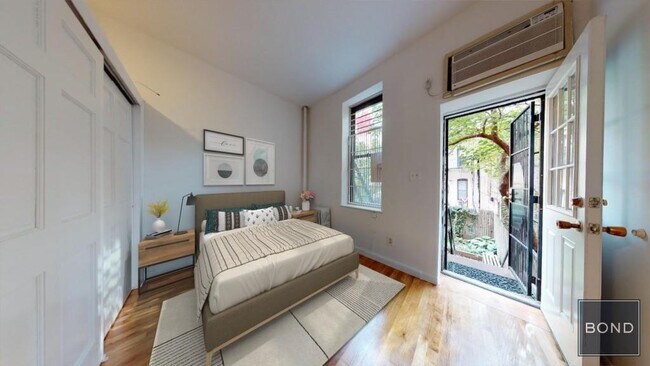Building Photo - 335 E 92nd St