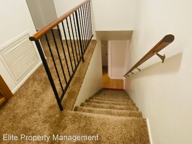 Building Photo - 3 br, 2.5 bath House - 247 E Upjohn Ave