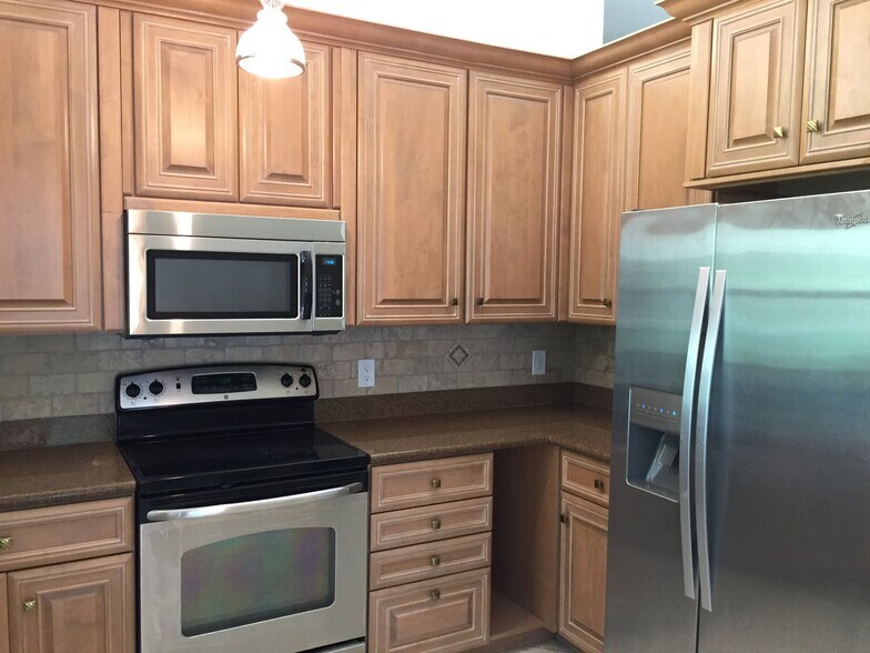 Building Photo - 5232 Raintree Ln