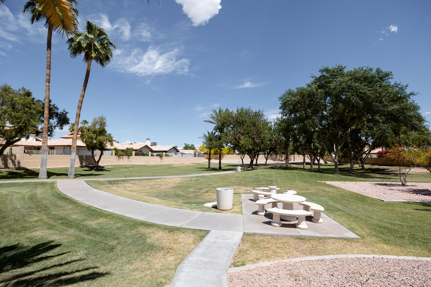 Building Photo - 1421 W Camino Ct