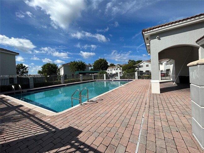 Building Photo - 1825 S Ocean Dr