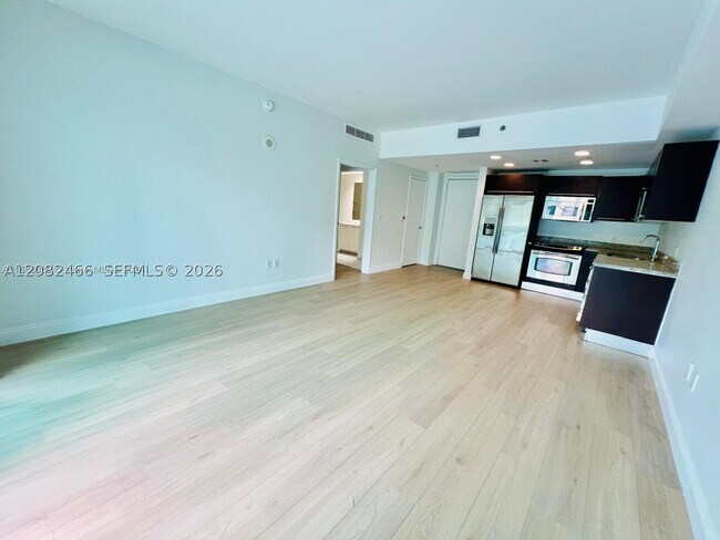 Building Photo - 950 Brickell Bay Dr