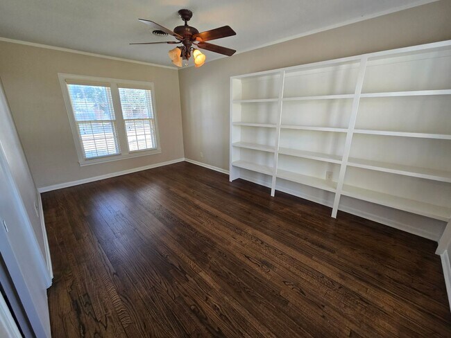 Building Photo - Spacious 3 Bedroom 2 Bath in Bryan!