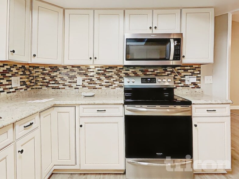 Building Photo - 2942 Mallorn Way