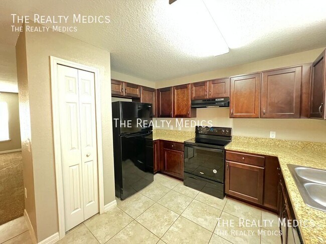 Building Photo - 53 Maple Dr