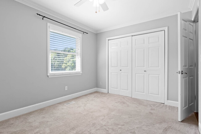 Building Photo - 2483 Shenandoah Dr