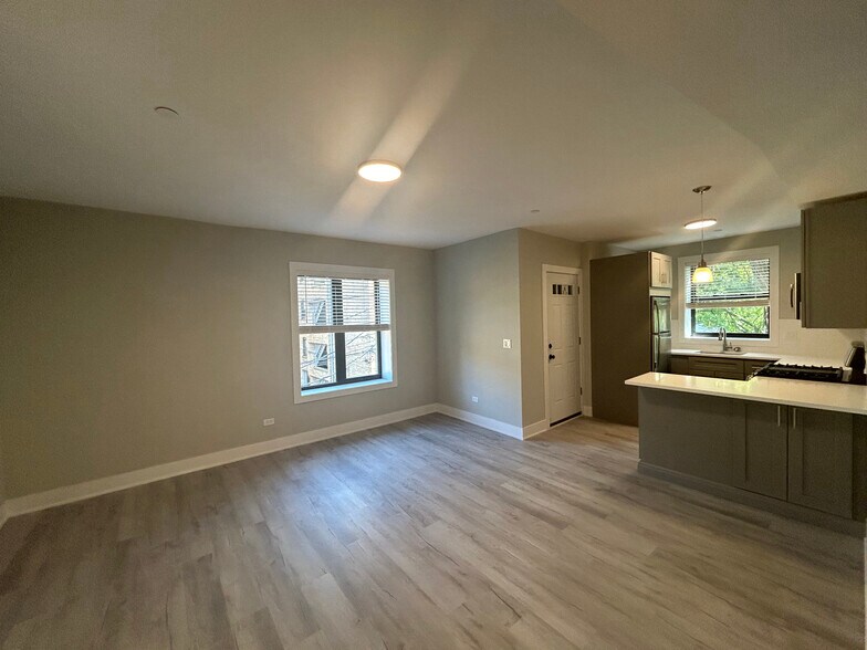 Building Photo - 1131 Oak Ave