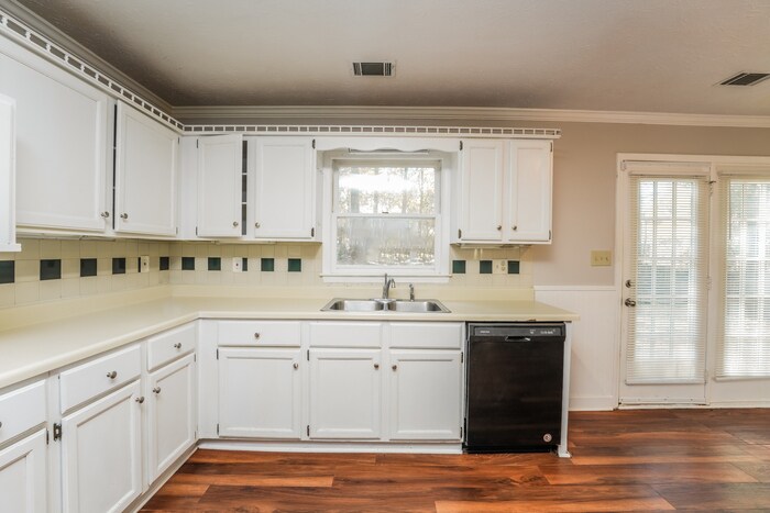 Building Photo - 629 Tahoe Cir SE