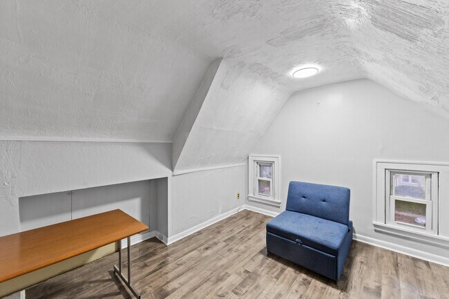 Building Photo - 23 2nd St