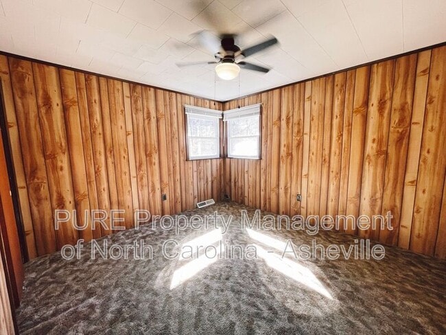 Building Photo - 53 Magic Dr