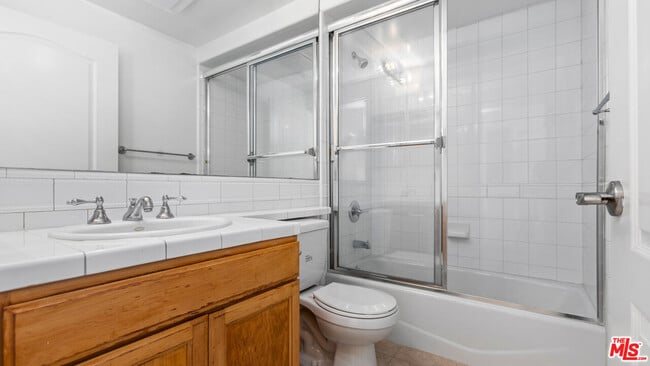 Building Photo - 3328 Oakhurst Ave