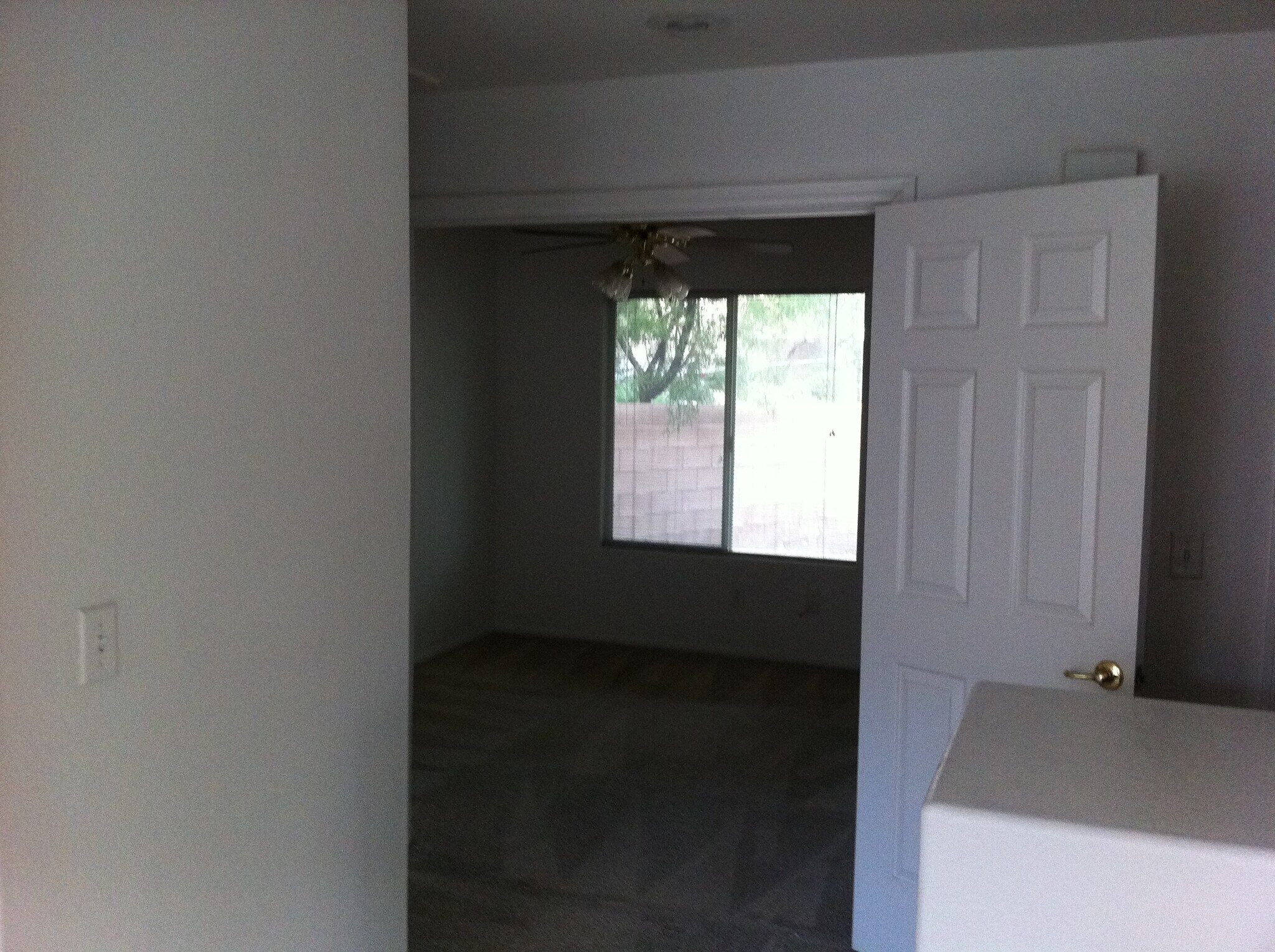 Building Photo - 833 Bernini St