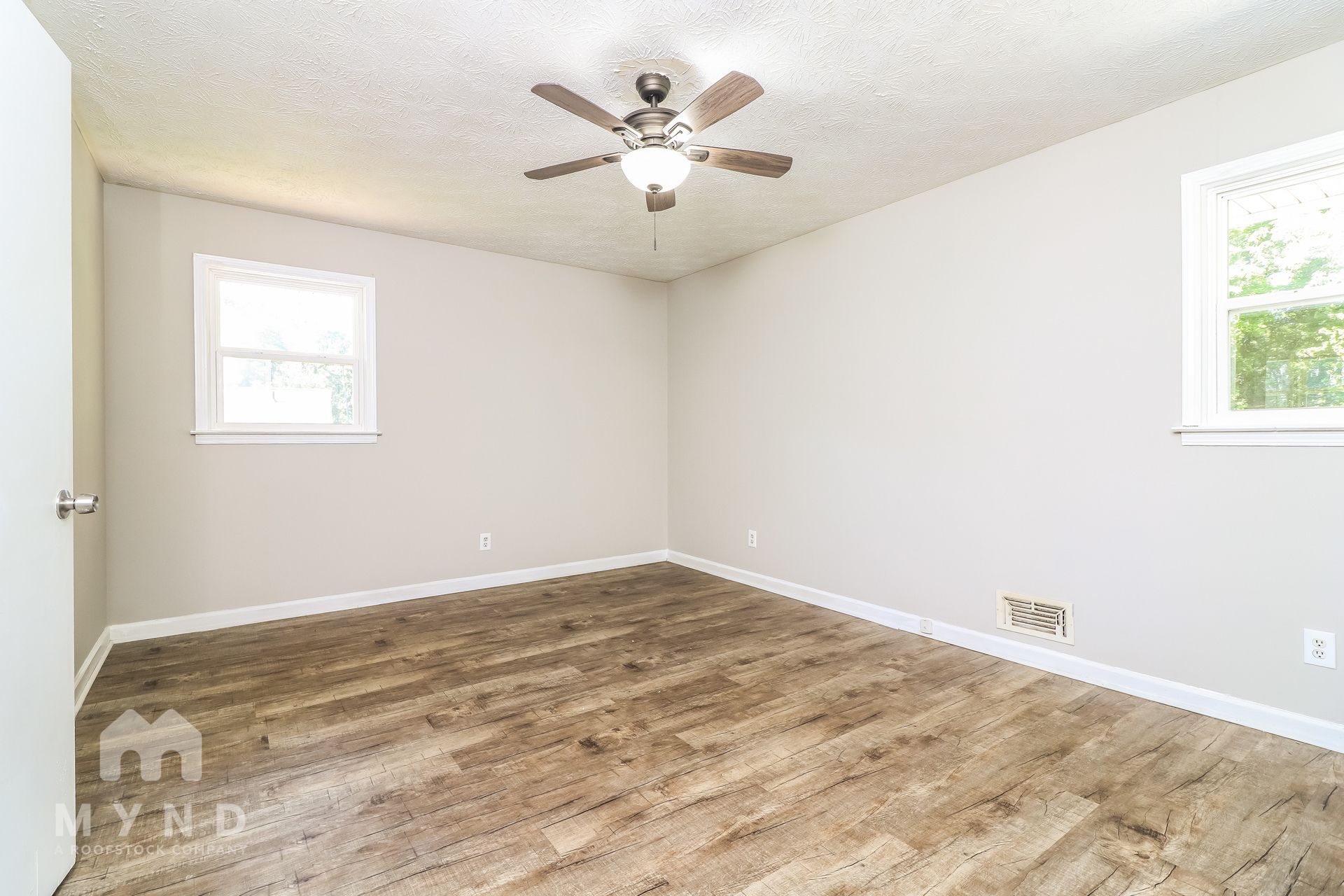 Building Photo - 3179 Robin Hood Ln