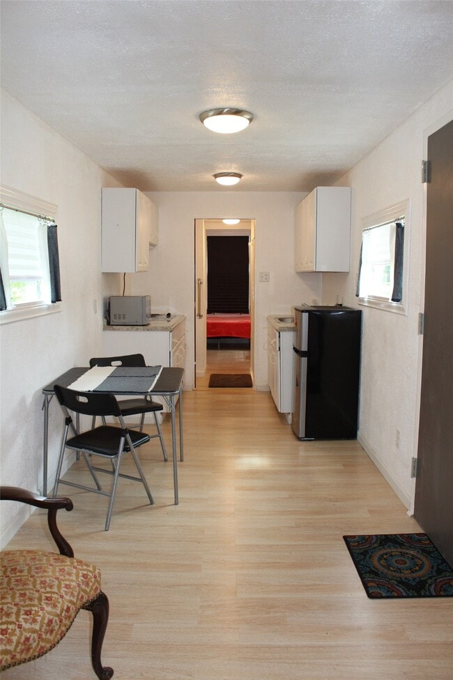 Building Photo - 3425 Southwestern