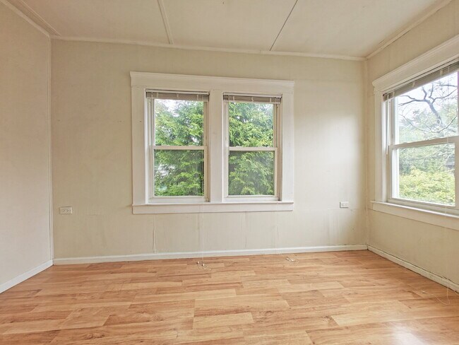 Building Photo - 496 Tappan Rd