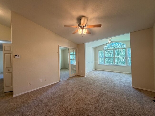 Building Photo - Top-Floor Condo in Grand Reserve at Windor Parke