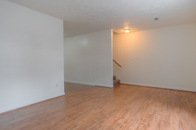 Building Photo - 140 Clover Valley Cir