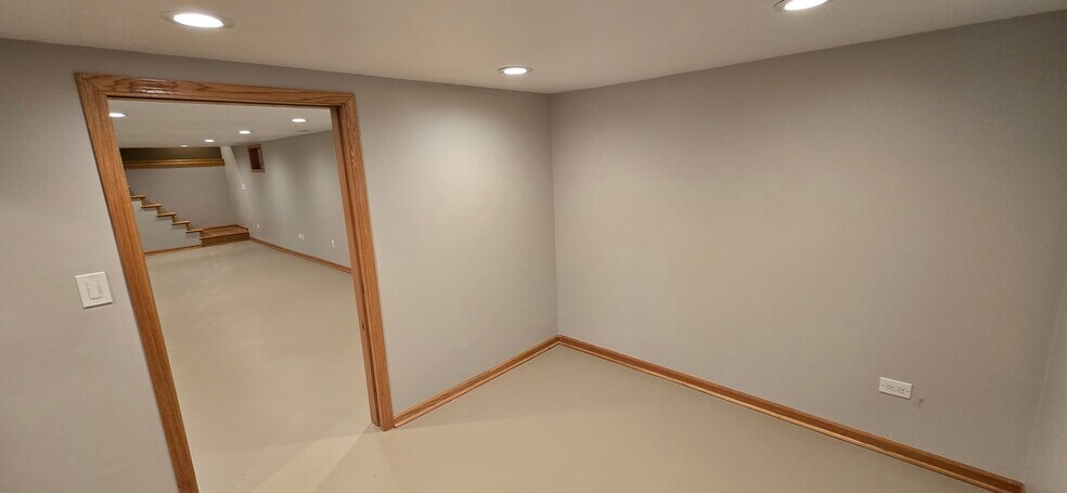 Building Photo - 5155 S Mobile Ave